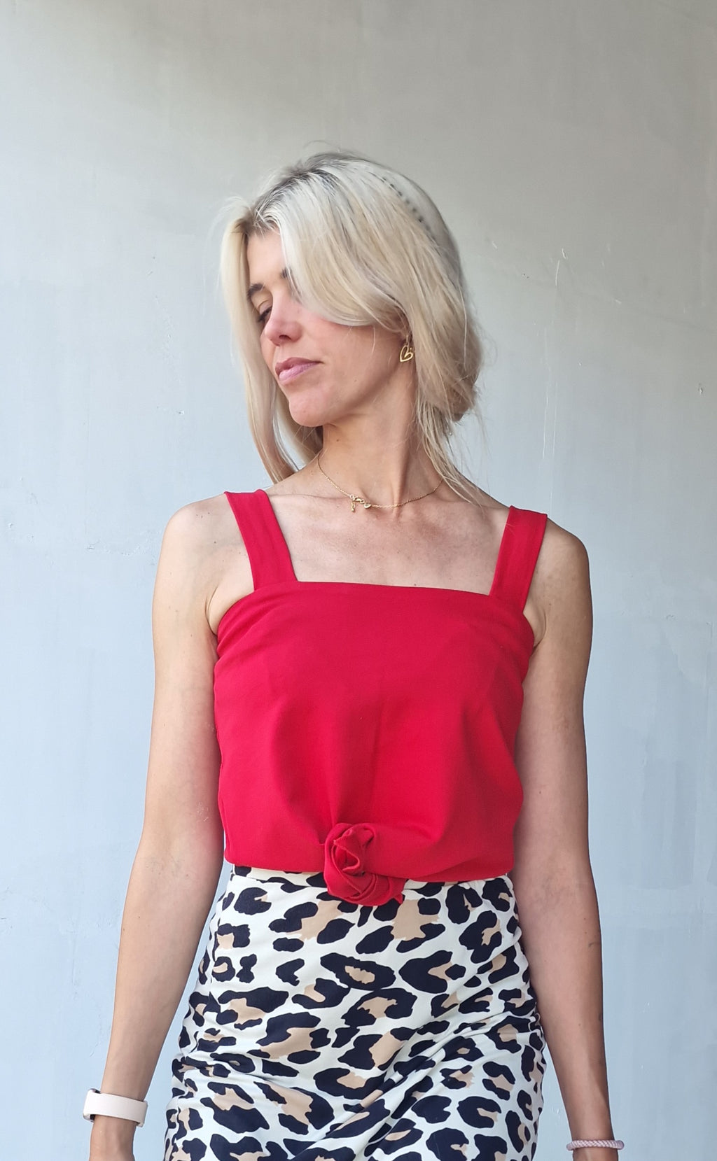 Rode geknoopte top, langer model tall - Madame Liz