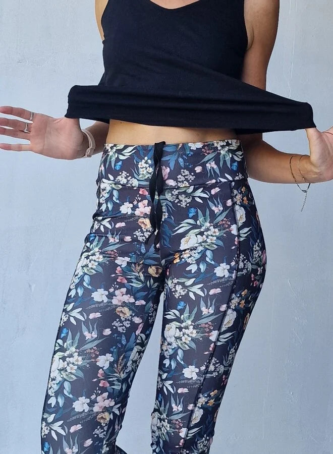 Lange Sportleggings | mit Steekzak &amp; Koordje | schwarz / Blumen 